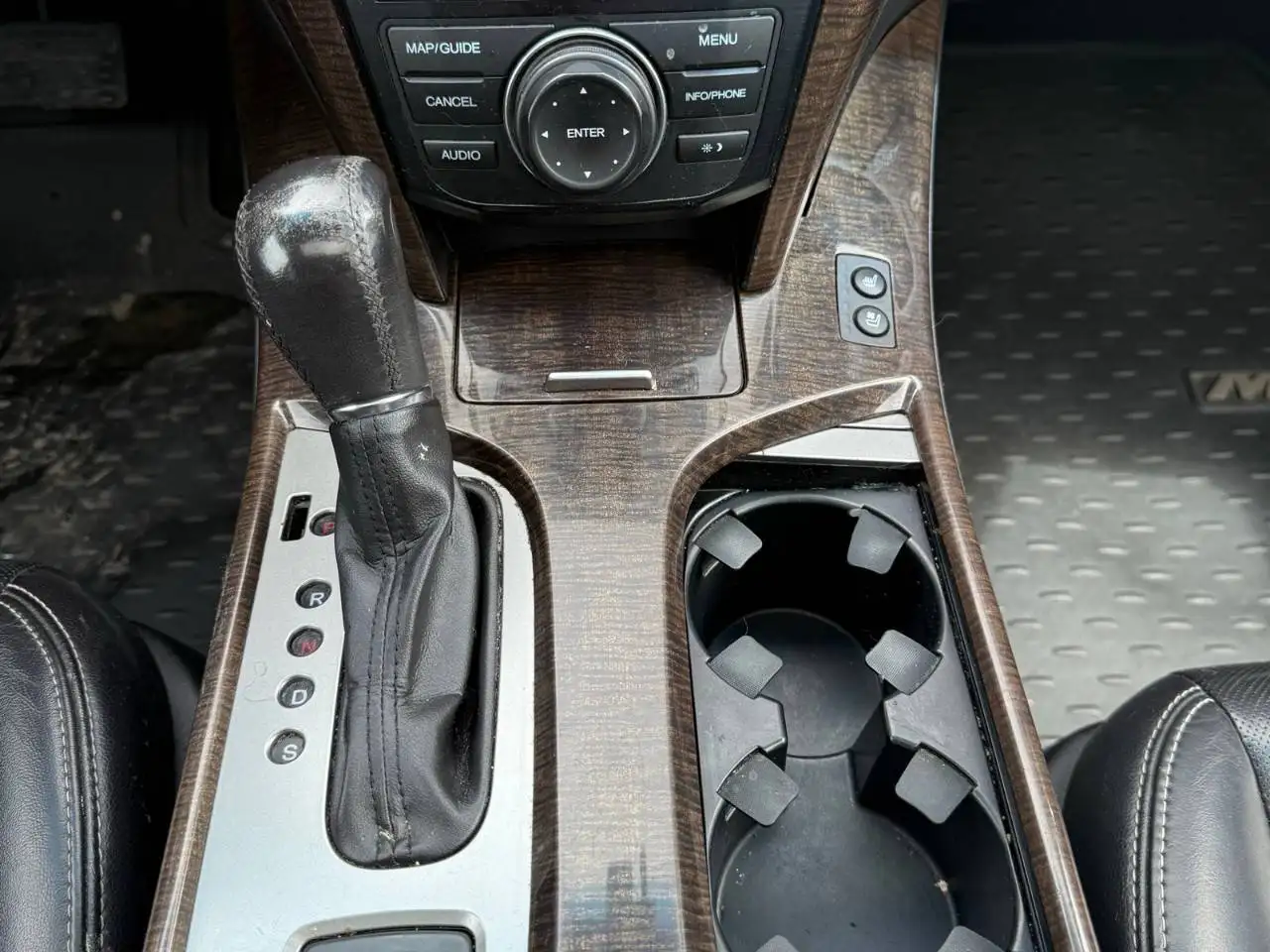 Acura MDX снимка Acura MDX