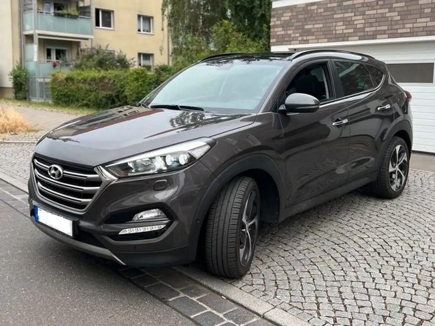 Hyundai TUCSON 2.0 CRDi 4WD Automatik Premium Panoramadach Braun - 1