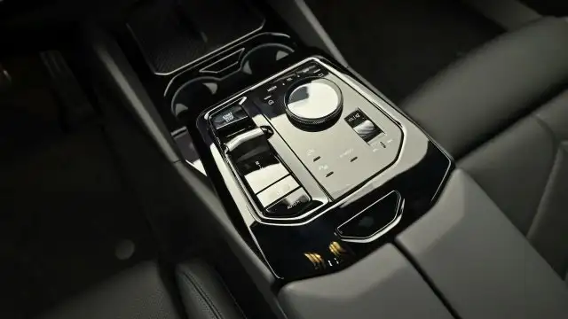 BMW 530 e xDrive Limousine G60 Ansicht 4