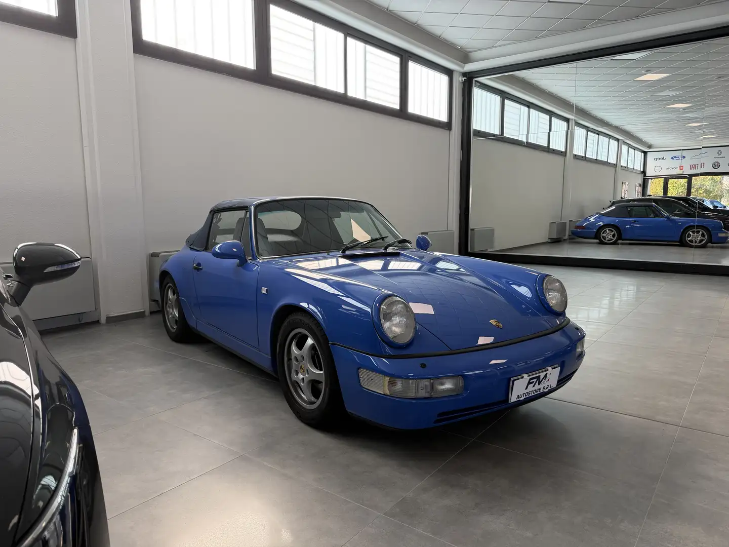 Porsche 964 911 Cabrio 3.6 Carrera 2 Bleu - 2