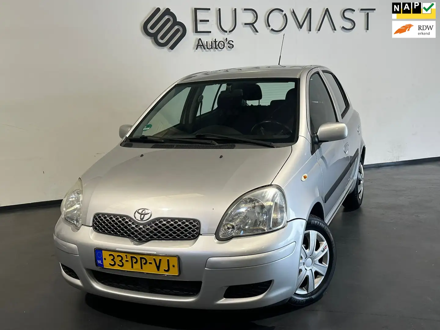 Toyota Yaris 1.3 VVT-i Sol Automaat 5d Elektrische Ramen Nieuwe Grijs - 1
