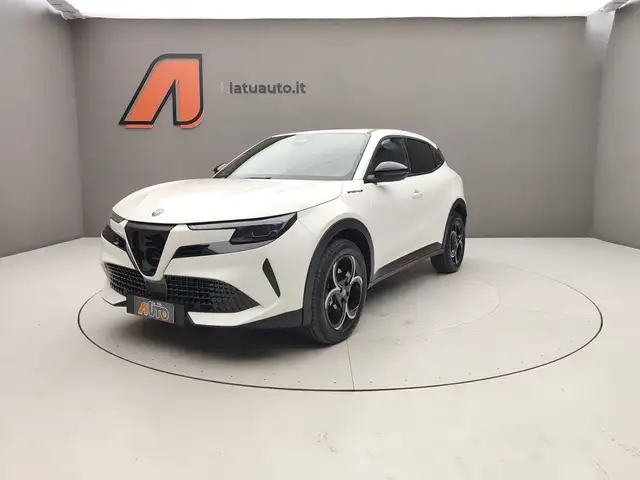2025 Alfa Romeo Junior in White for sale