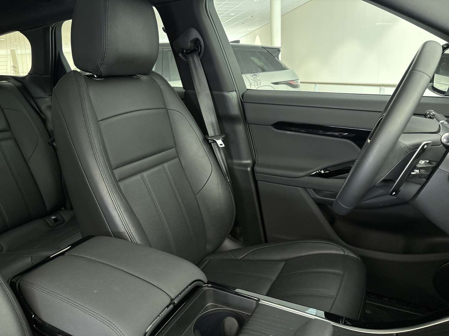 Land Rover Range Rover Evoque P270e PHEV AWD S Edition | Black Pack | Panorama -  - Joinsteer - #5