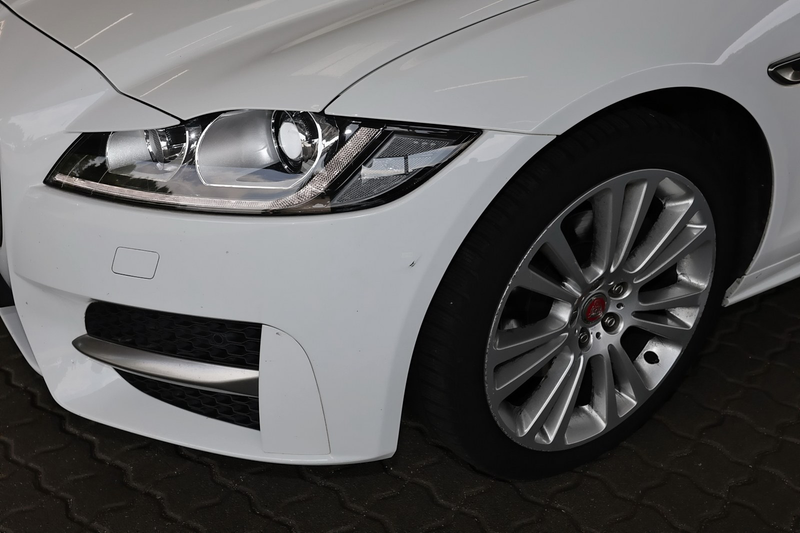Jaguar XF — photo 3