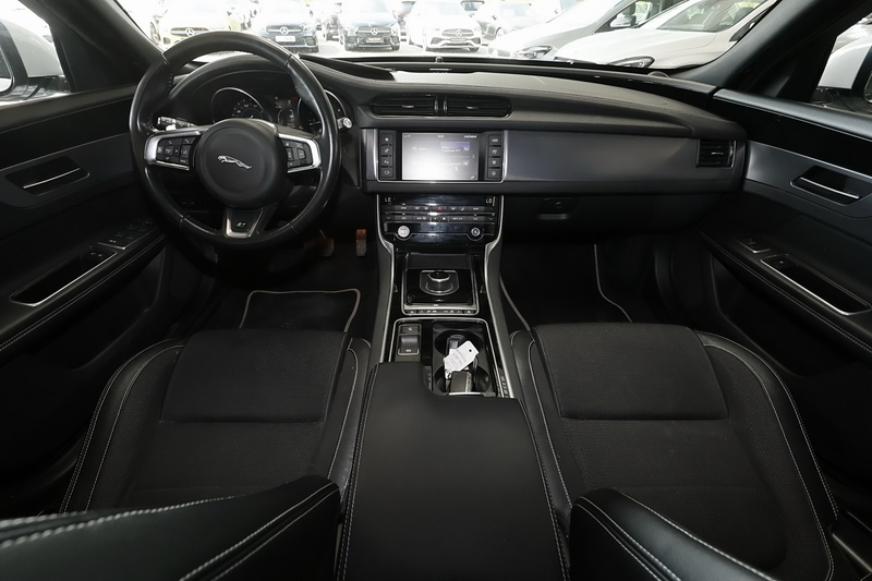 Jaguar XF — photo 5