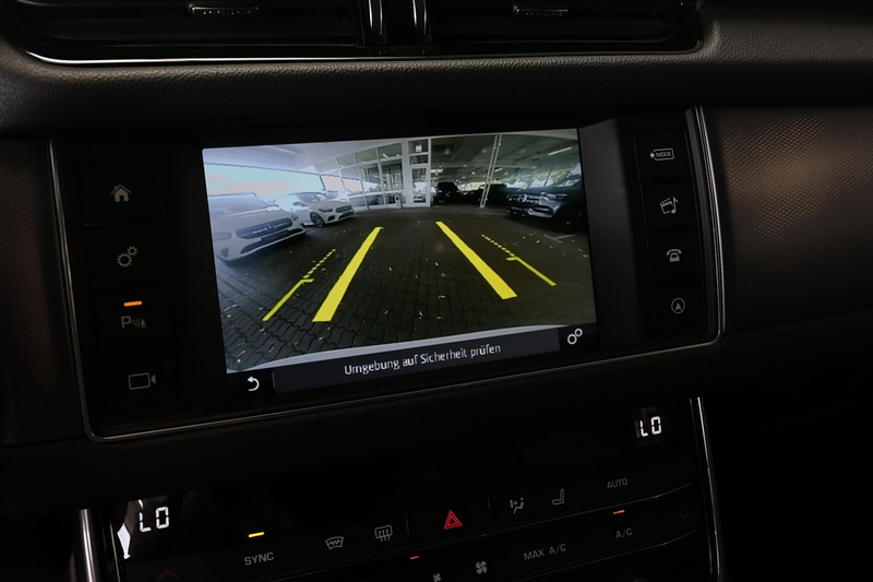 Jaguar XF — photo 10