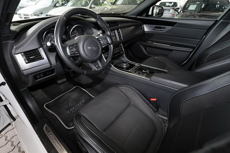 Jaguar XF — photo 8