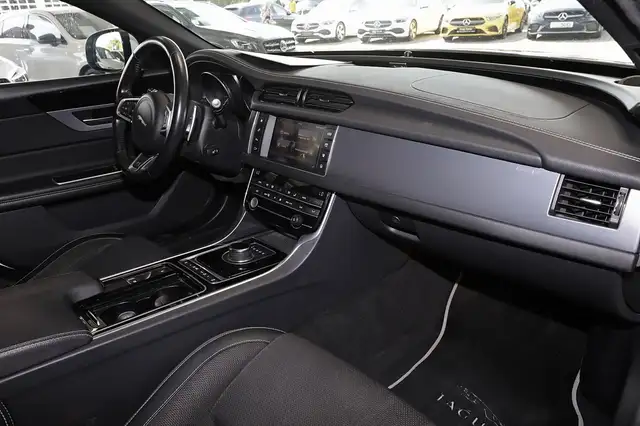 Jaguar XF view 7