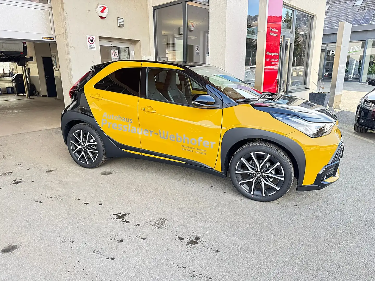 Toyota Aygo X 1,5 Hybrid GR Sport Gelb - 2