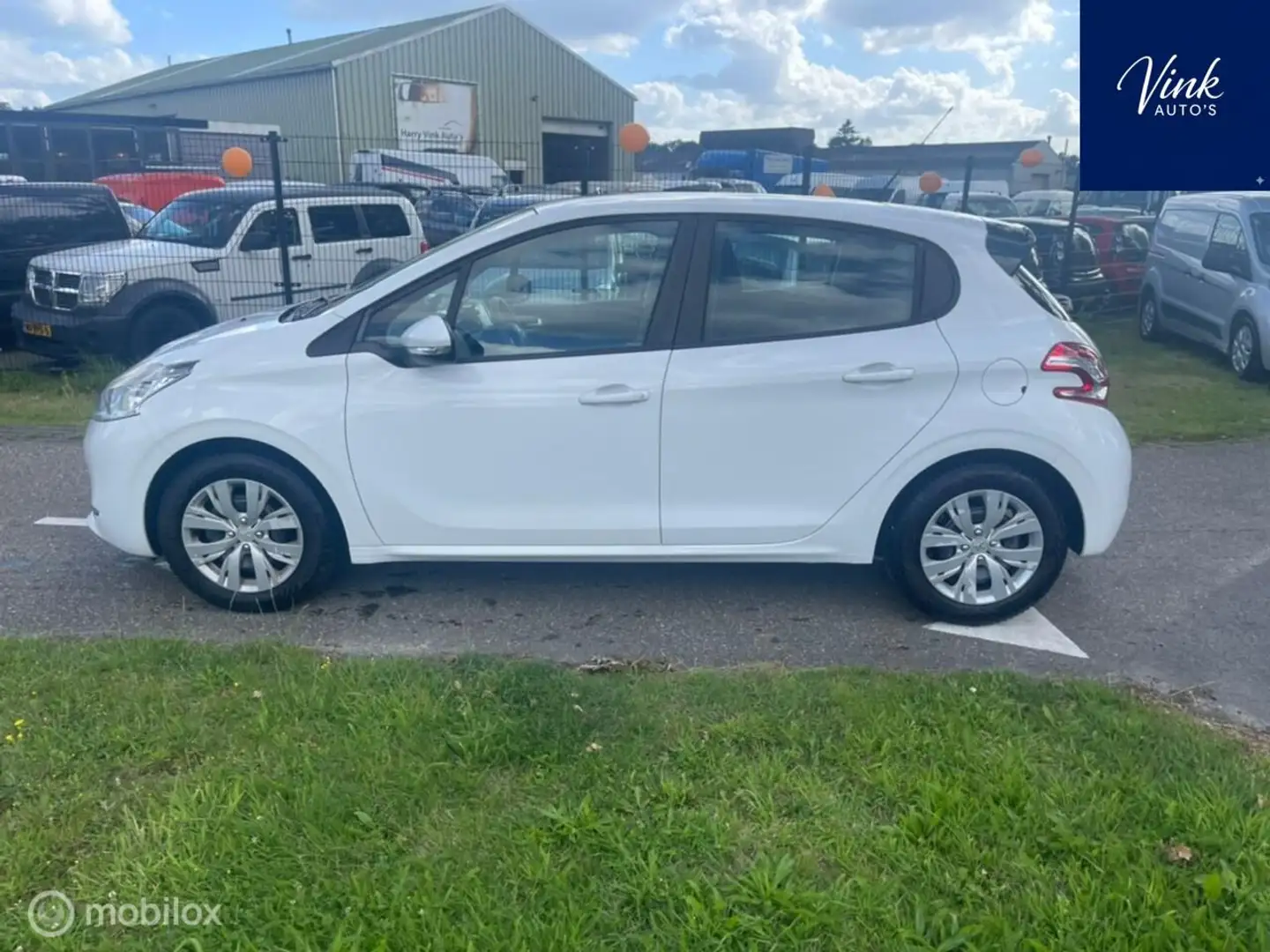 Peugeot 208 1.2 VTi Blue Lease | Navigatie | 5 Deurs | Airco | Weiß - 2