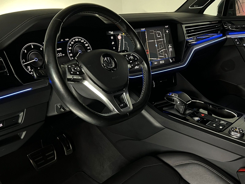 Volkswagen Touareg 4Motion R-LINE/MATRIX/AHK/INNOVISION/21* — photo 2