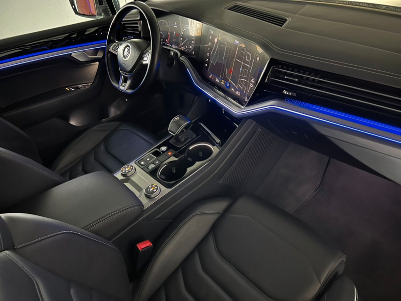 Volkswagen Touareg 4Motion R-LINE/MATRIX/AHK/INNOVISION/21* — photo 3