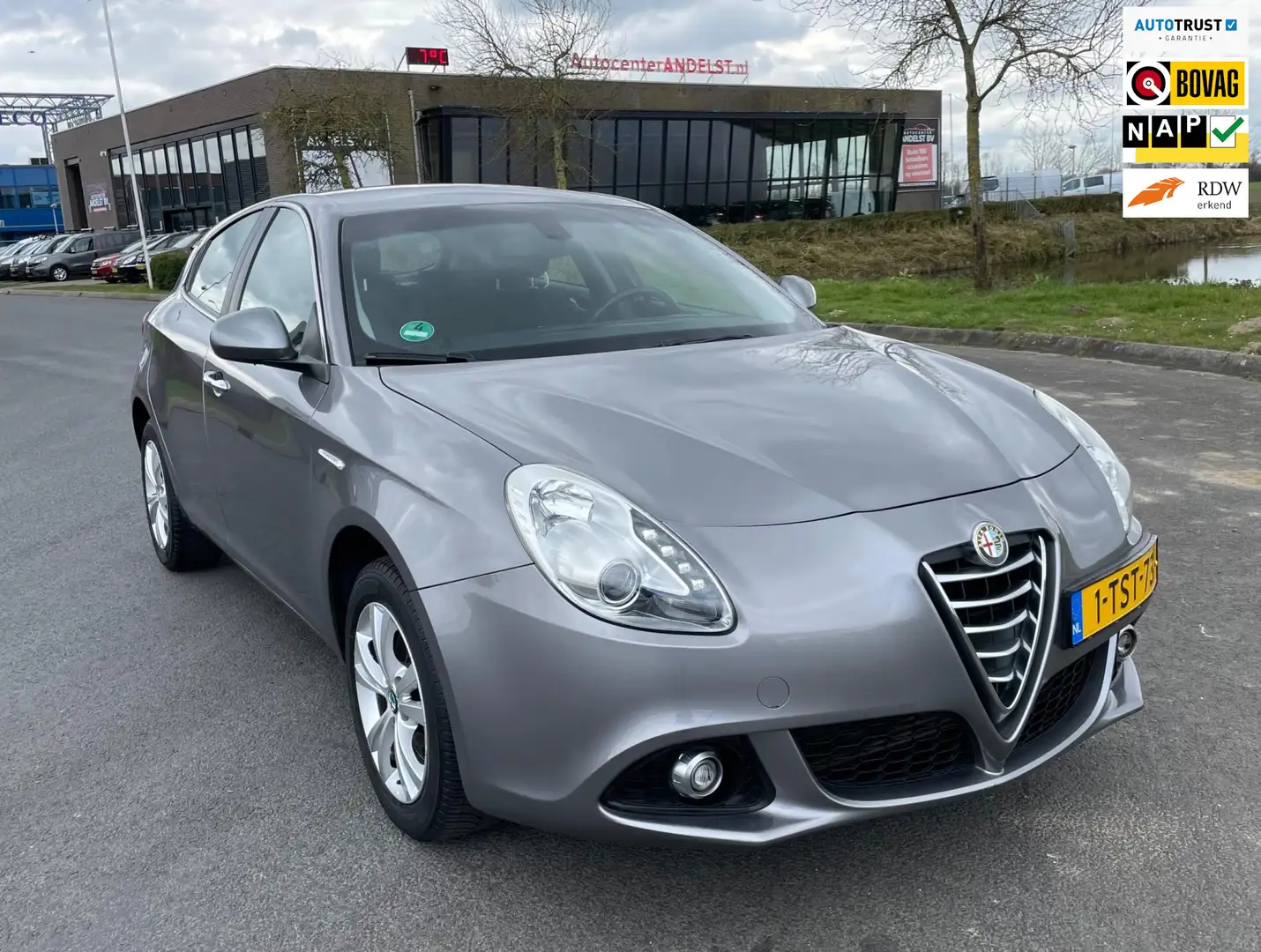 Alfa Romeo Giulietta 1.4 T Distinctive Lusso, Pdc, Cruise, Navi, Aut, 5 Grijs - 1