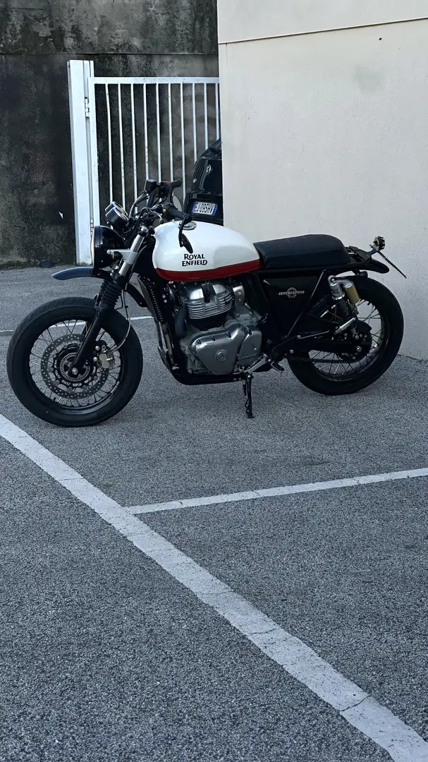 Royal Enfield Interceptor - 1