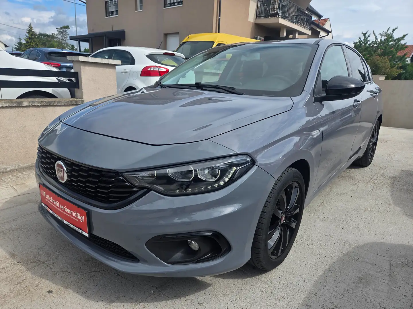 Fiat Tipo 1,4 Turbo Benzin S-Design T-Jet Hatchback Grau - 1