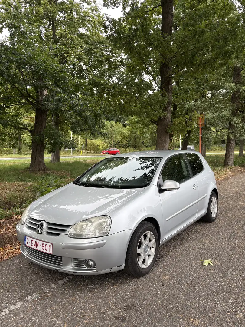 Volkswagen Golf 1.6 FSI Tour - 1