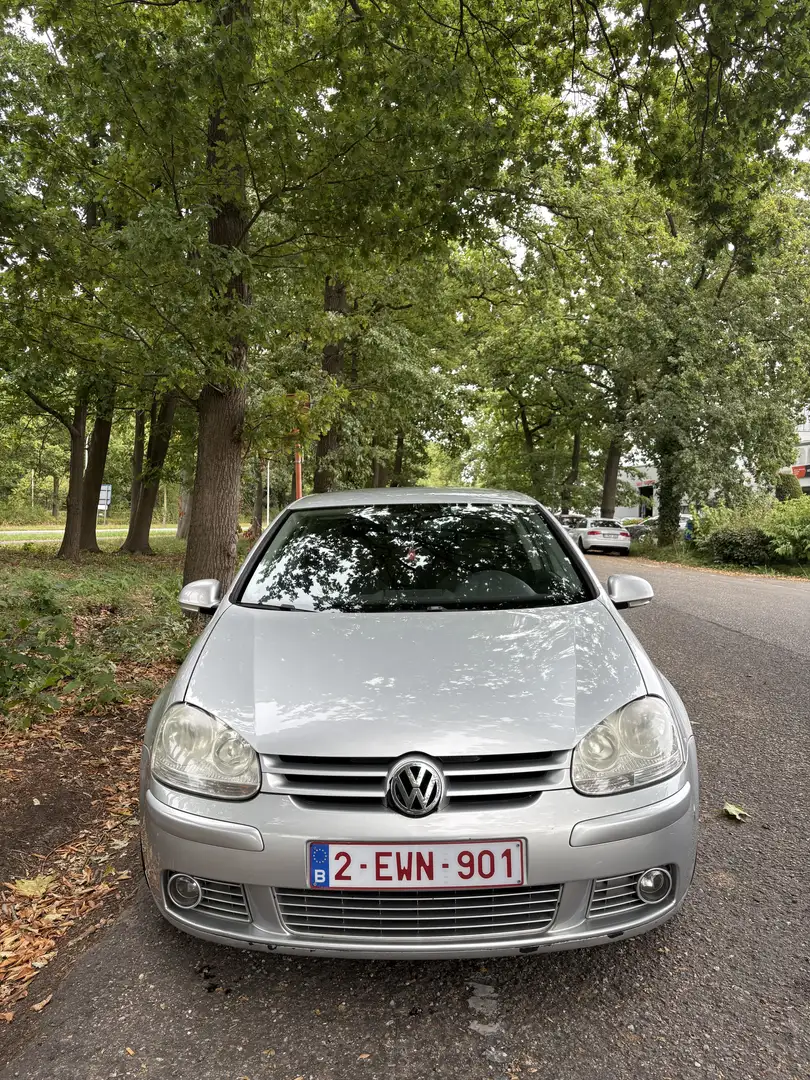 Volkswagen Golf 1.6 FSI Tour - 2