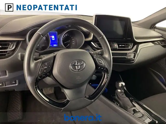 Toyota C-HR view 8