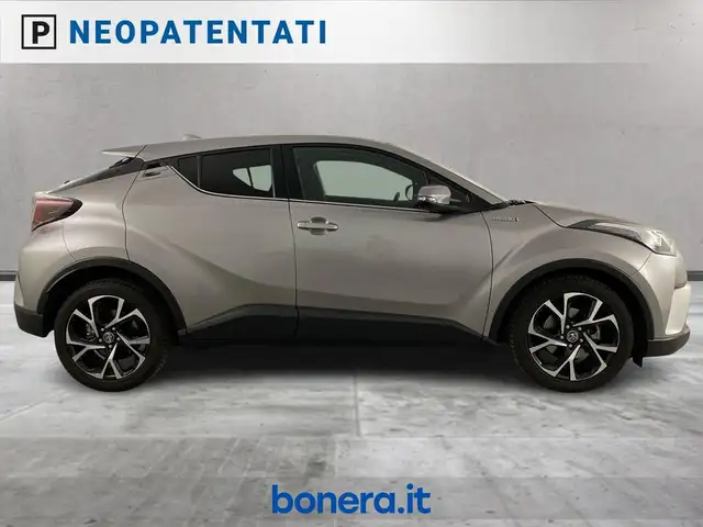 Toyota C-HR view 4