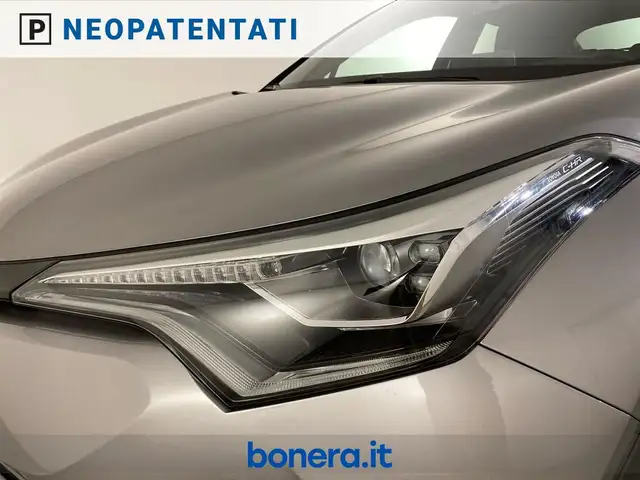 Toyota C-HR view 14