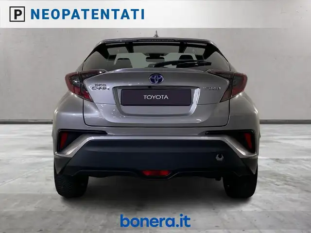 Toyota C-HR view 12
