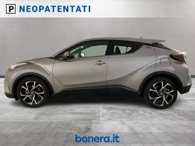Toyota C-HR view 3