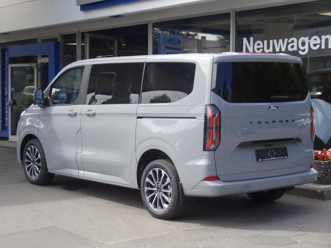 Ford Tourneo Custom 2026 — фото 8