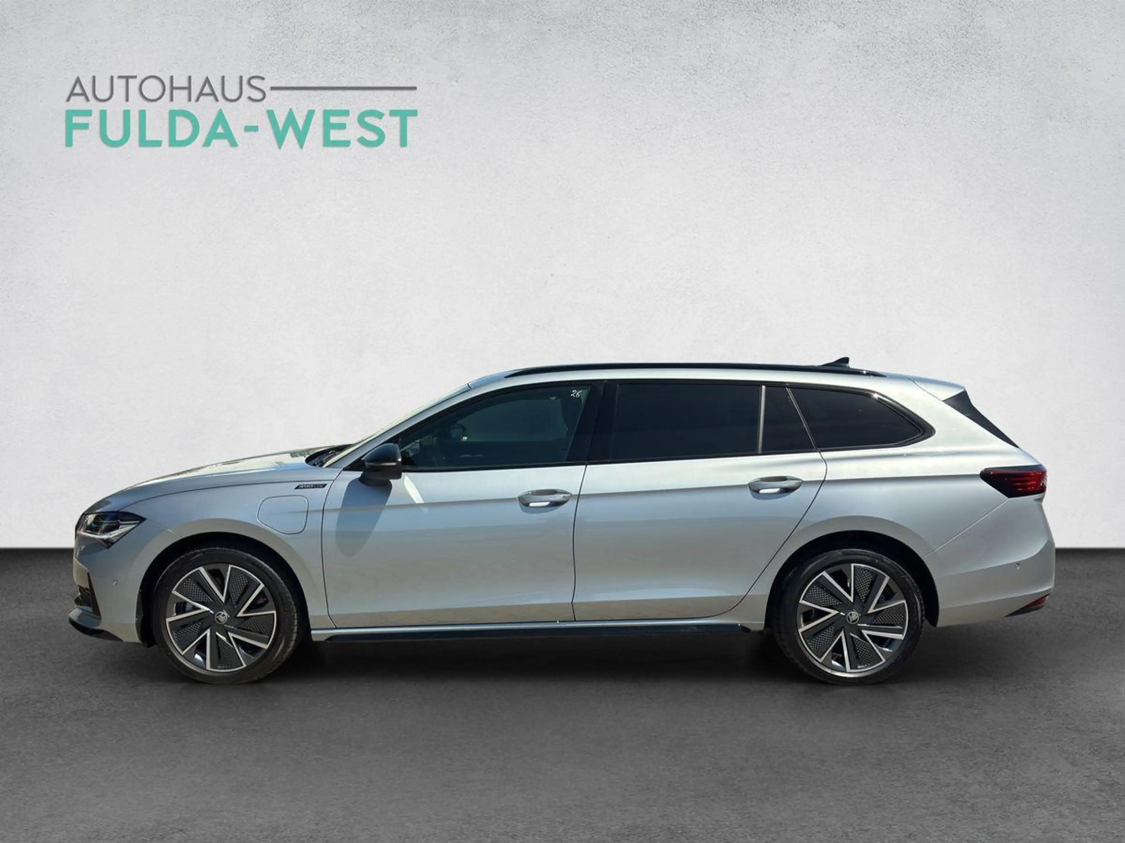 Skoda Superb Combi IV Hybrid Sportline AHK 5J.Garantie — photo 3