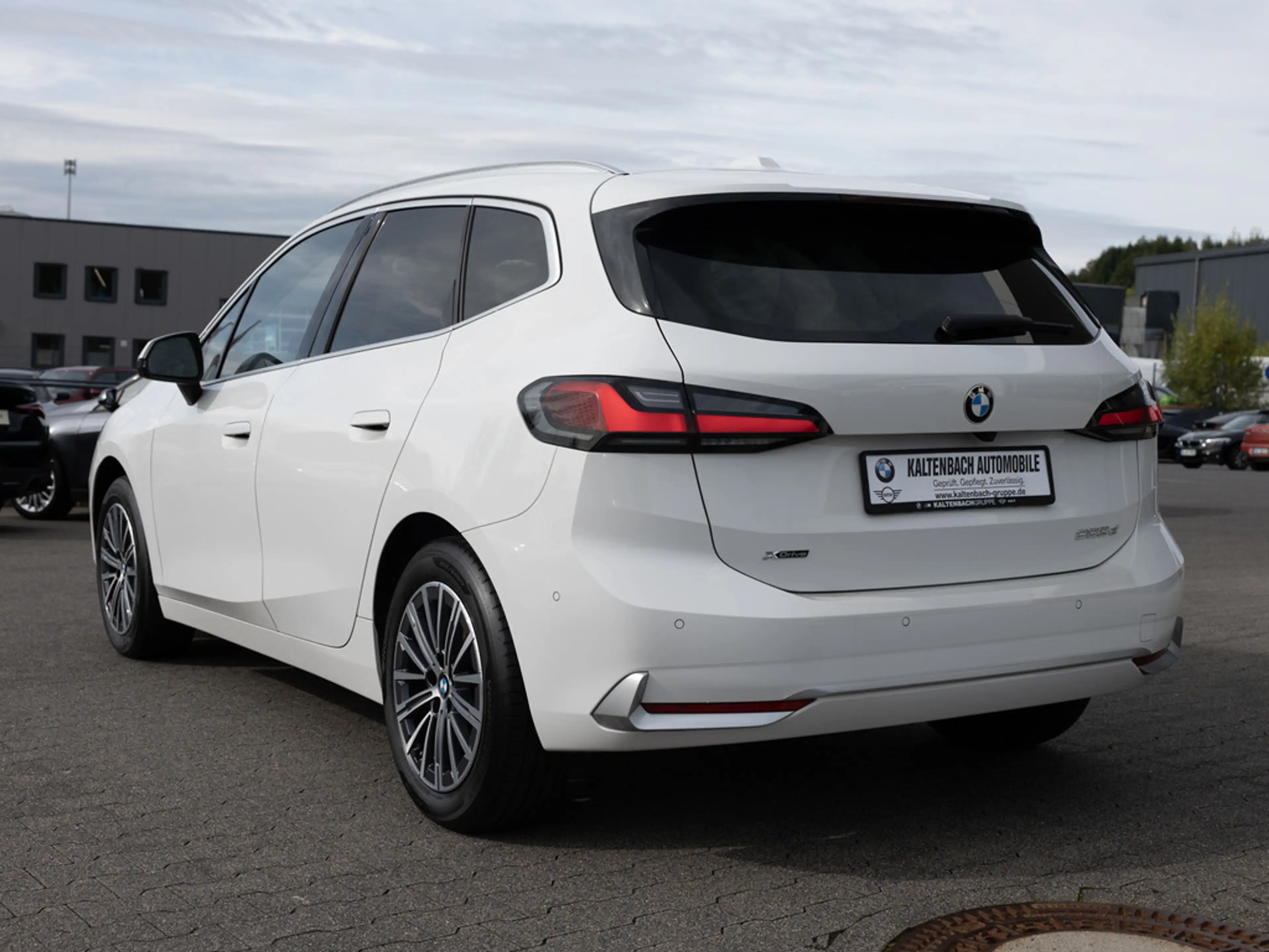 BMW 223 Active Tourer xDrive Luxury Line PANO HUD — photo 9