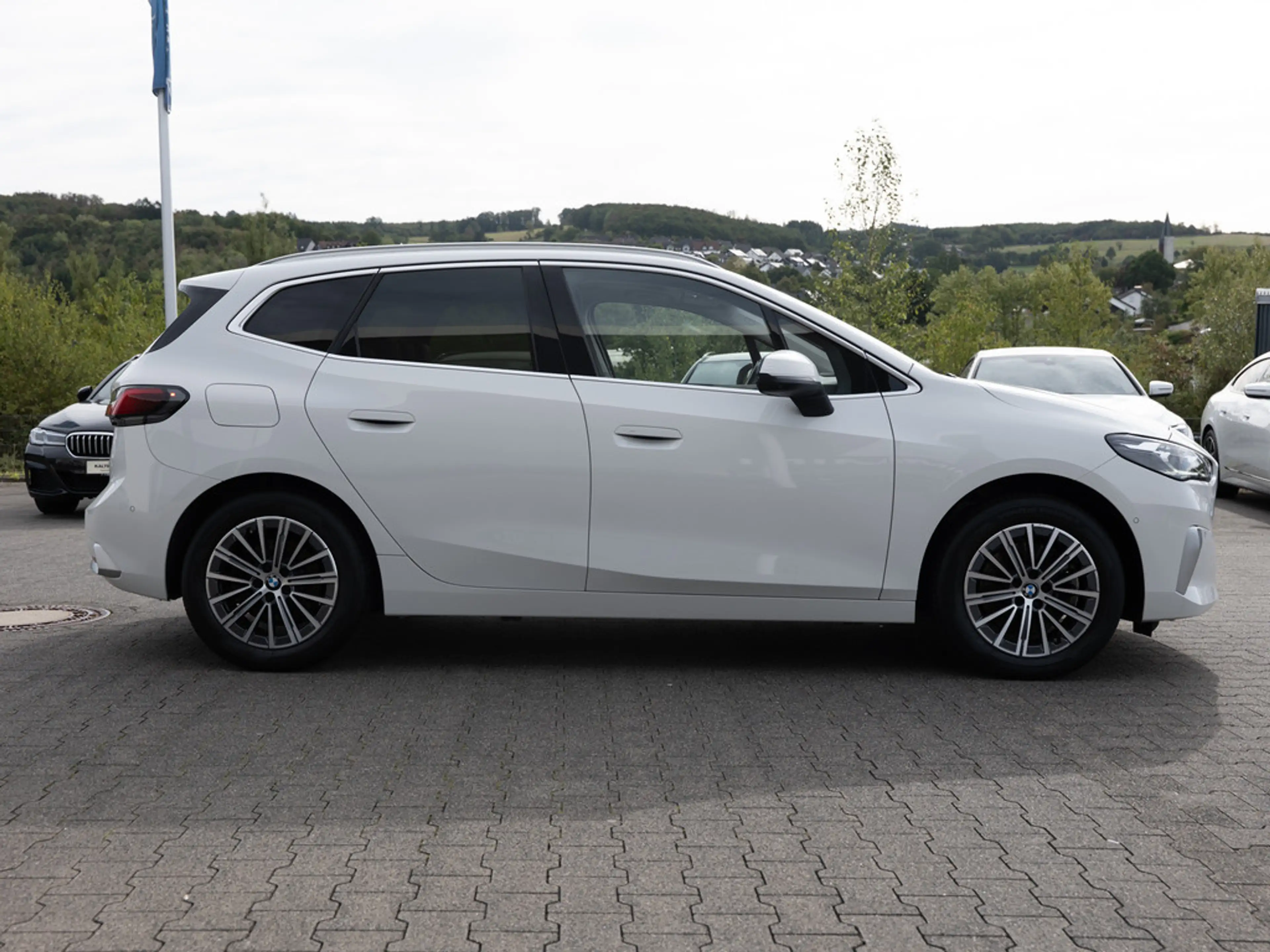 BMW 223 Active Tourer xDrive Luxury Line PANO HUD — photo 6
