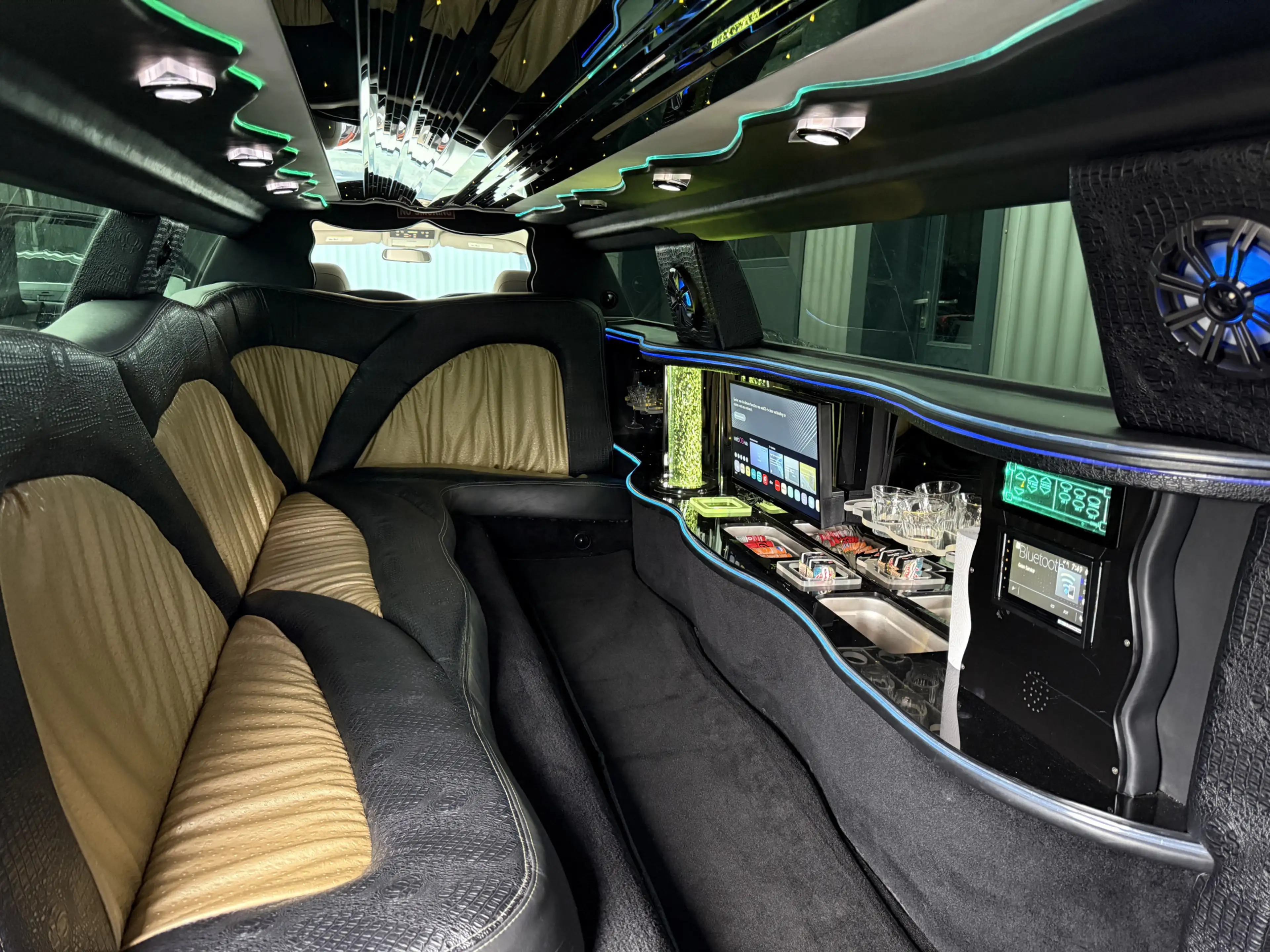 Chrysler 300C 3.5 V6 Stretch Limousine 120 Custom UNIEK! met Nie — photo 39