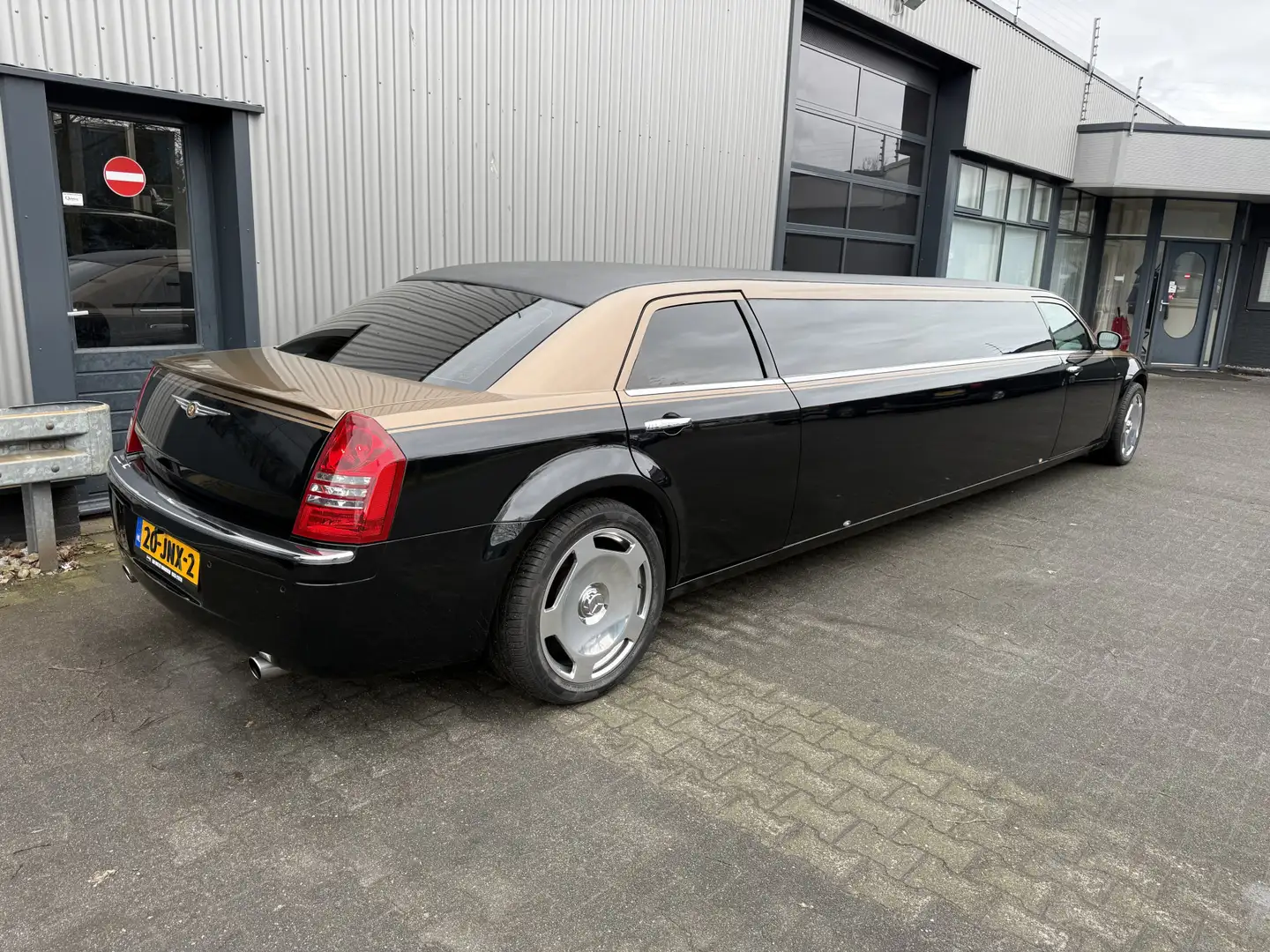 Chrysler 300C 3.5 V6 Stretch Limousine 120 Custom UNIEK! met Nie Schwarz - 2