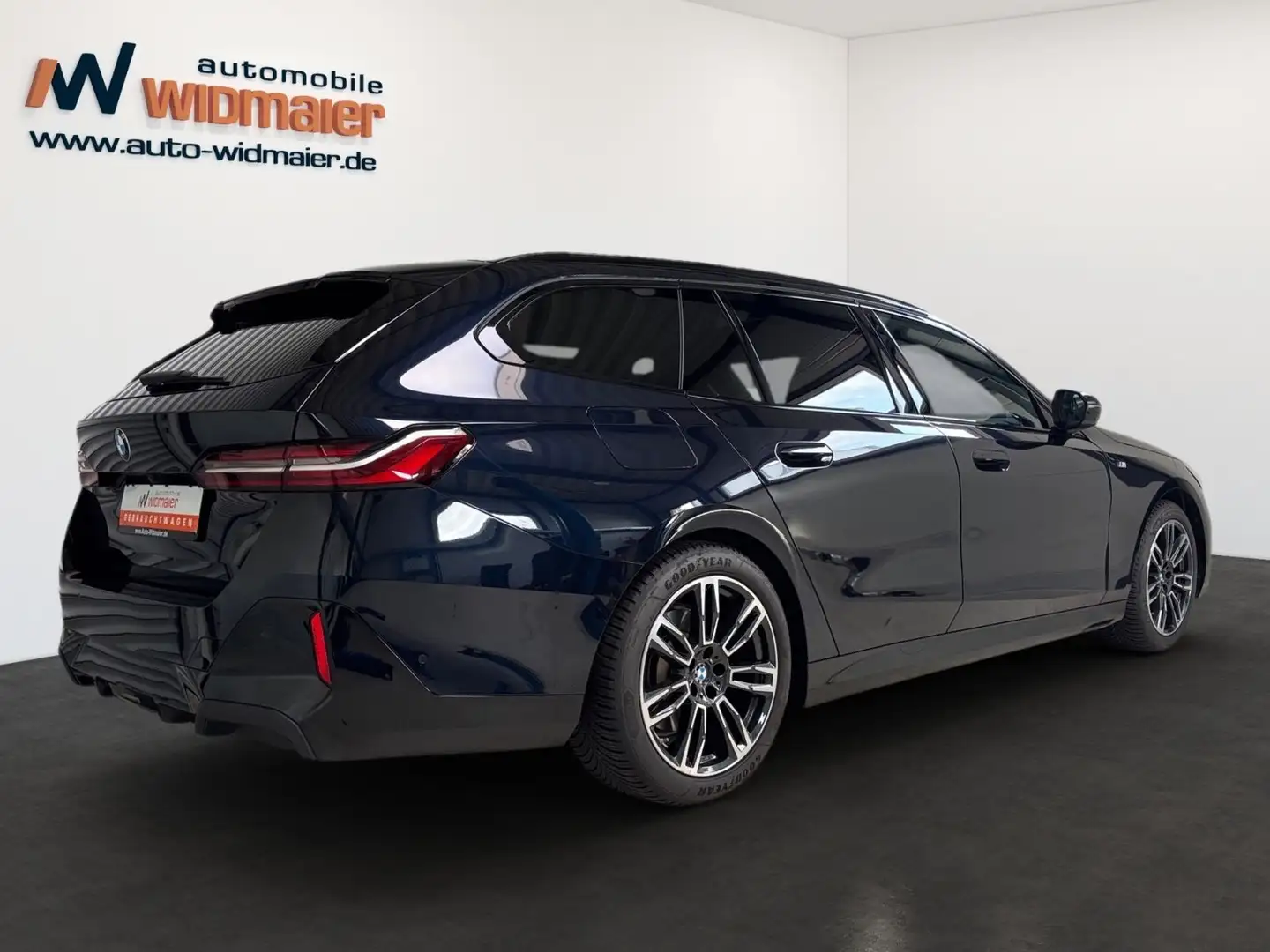 BMW 520 d Touring M Sport--DrivingProf/Pano/STHZG/AHK Schwarz - 2