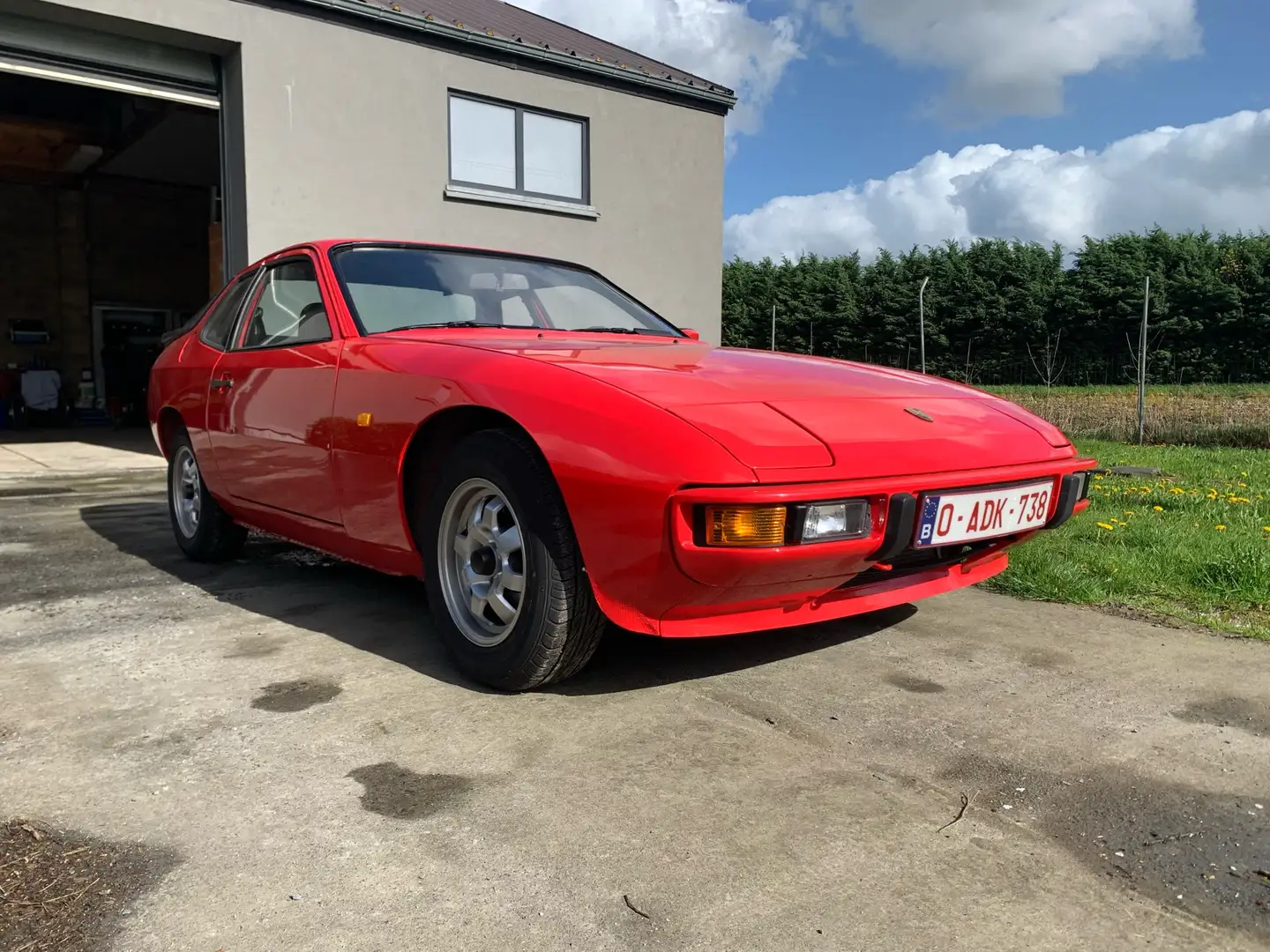 Porsche 924 Červená - 2