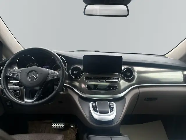 Mercedes-Benz V-Class view 10