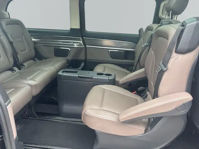 Mercedes-Benz V-Class view 11