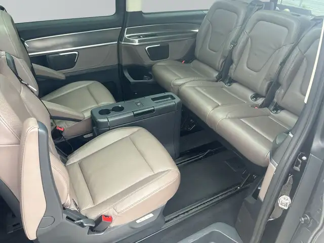 Mercedes-Benz V-Class view 9
