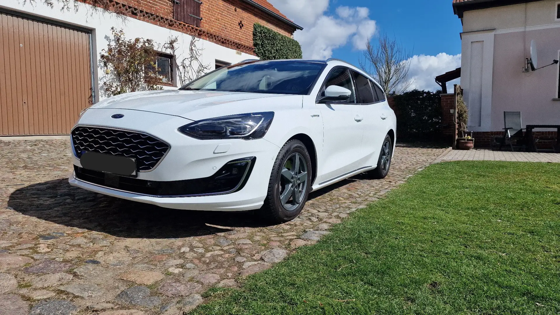 Ford Focus Turnier 1.5 EcoBoost Start-Stopp-System VIGNALE Weiß - 1