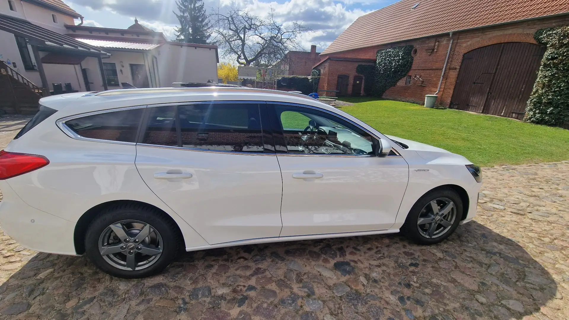 Ford Focus Turnier 1.5 EcoBoost Start-Stopp-System VIGNALE Weiß - 2