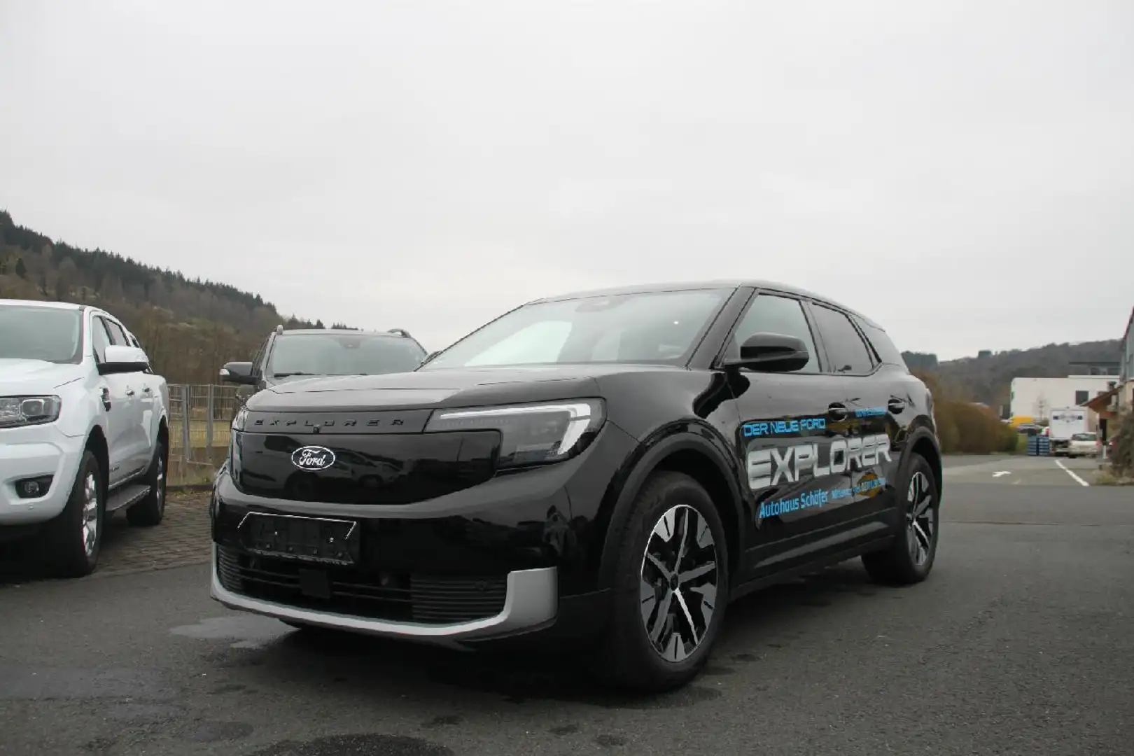Ford Explorer RWD Schwarz - 2