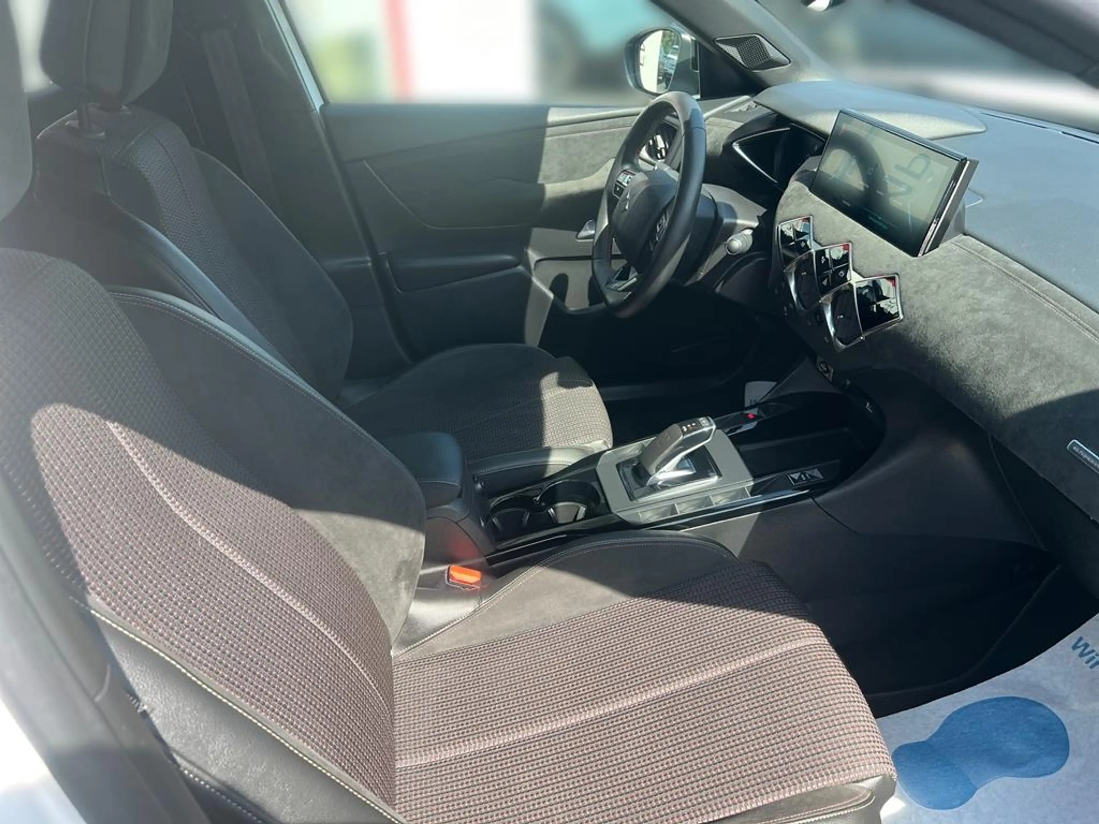 DS Automobiles DS 3 Crossback E-Tense Performance Line + — photo 13