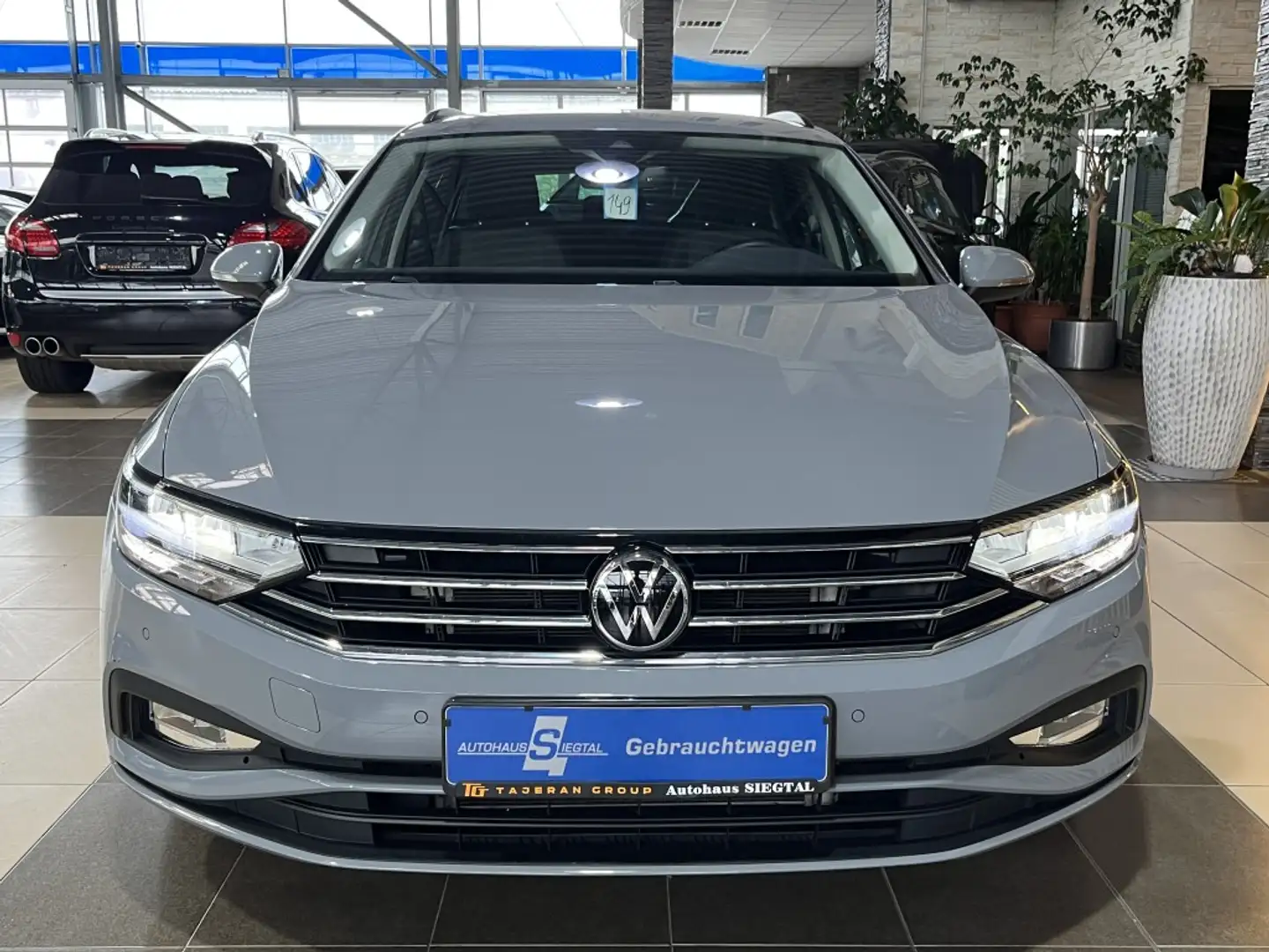 Volkswagen Passat Conceptline AHK Navi LED R.Cam PDC SHZ Grau - 2