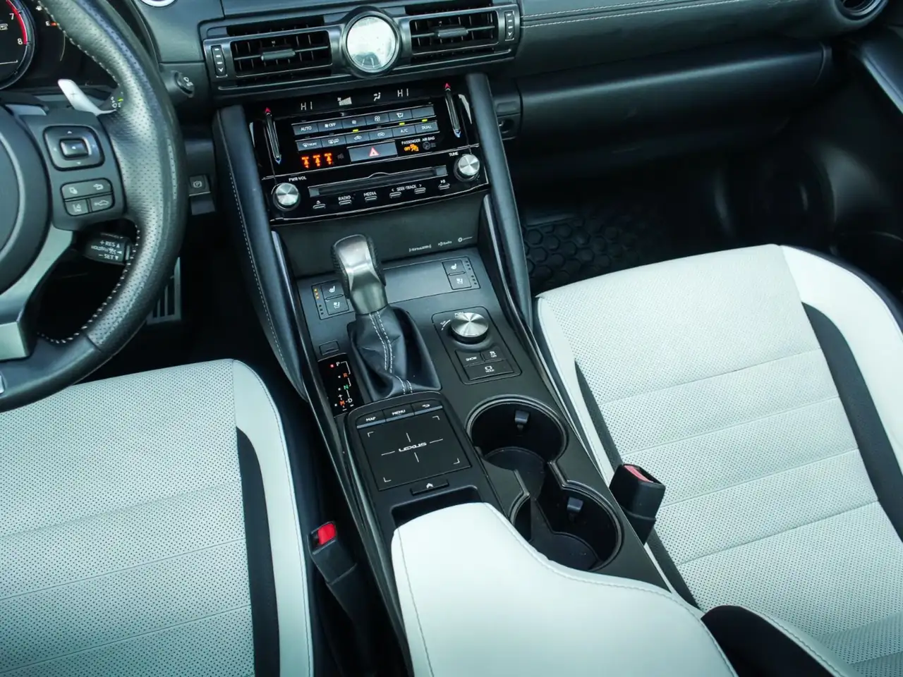 Lexus IS снимка Lexus IS