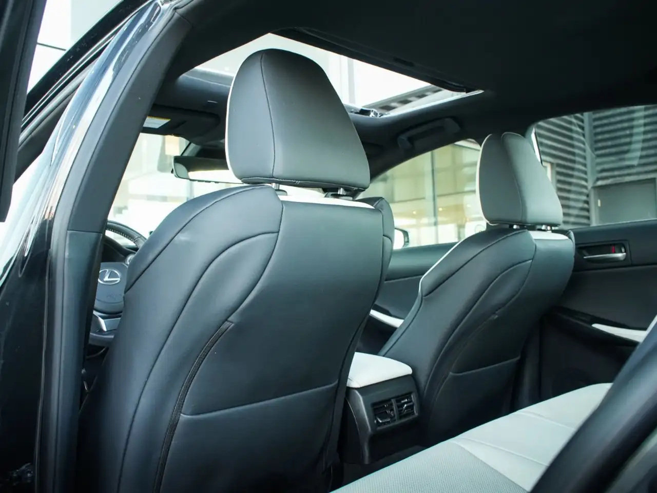 Lexus IS снимка Lexus IS