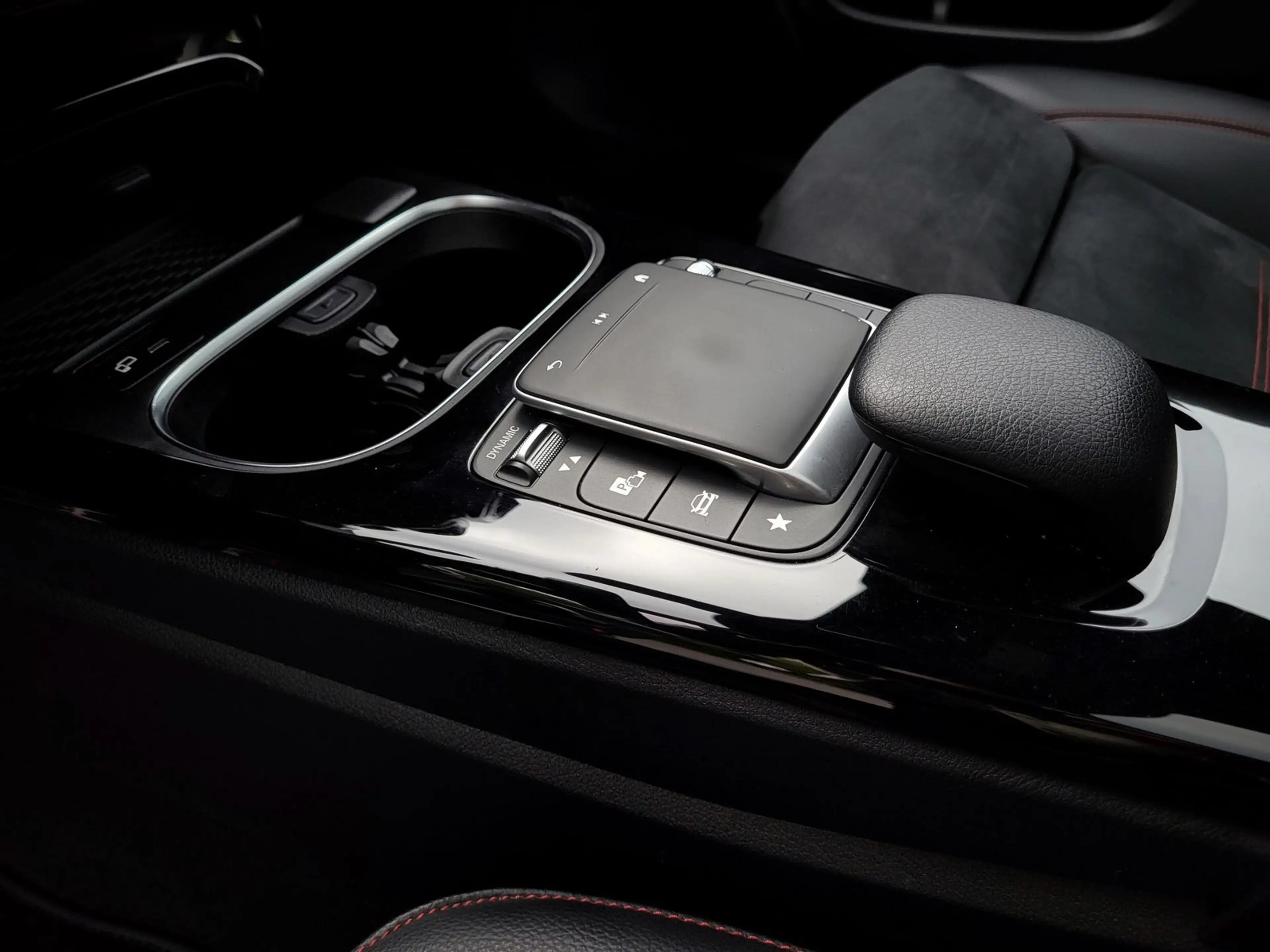 Mercedes-Benz CLA 200 AMG Line PANO|R-KAM|NIGHT — photo 13