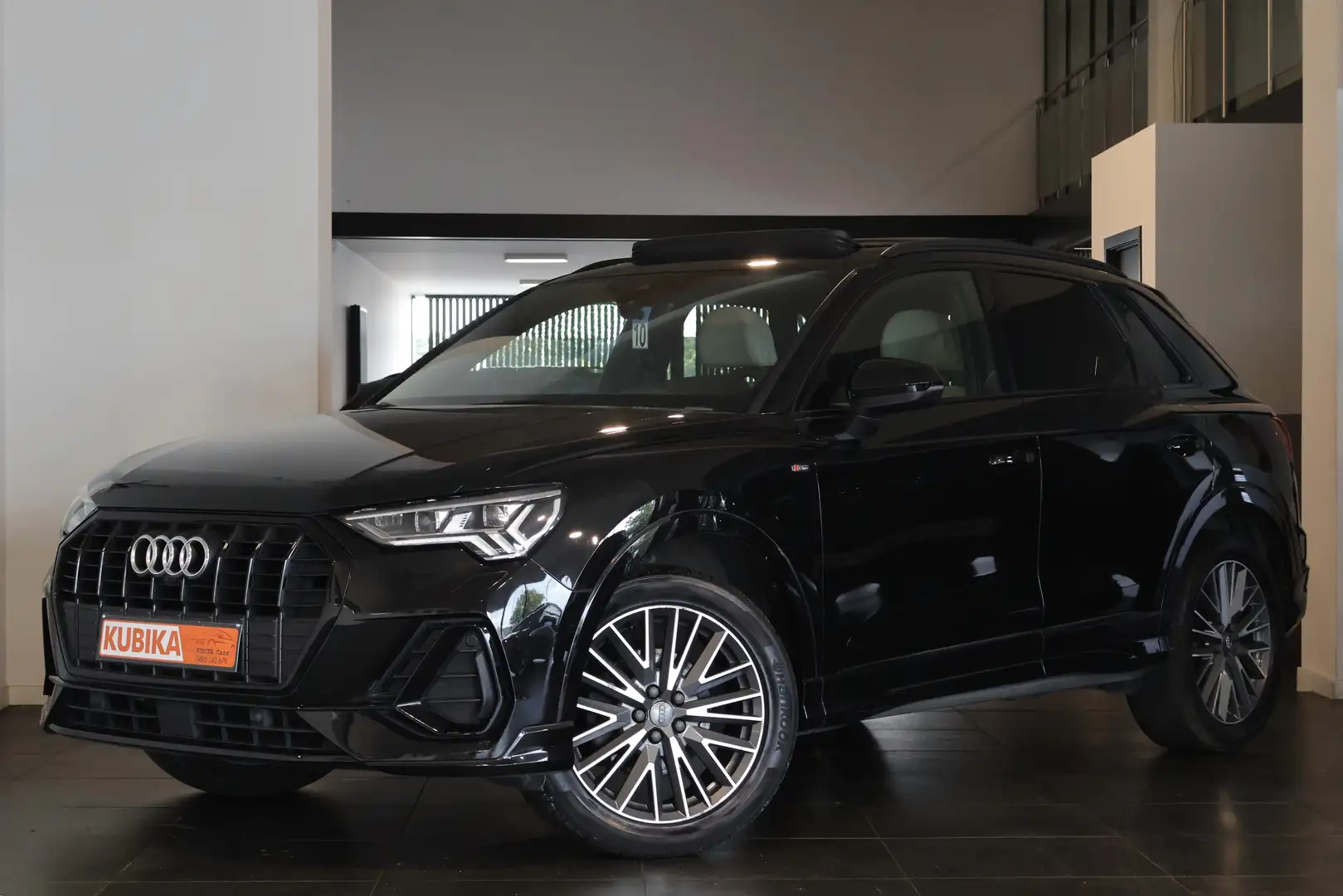 Audi Q3 Q3 35 TFSI S tronic S line *BTW* Pano Keyless 12M* Zwart - 1