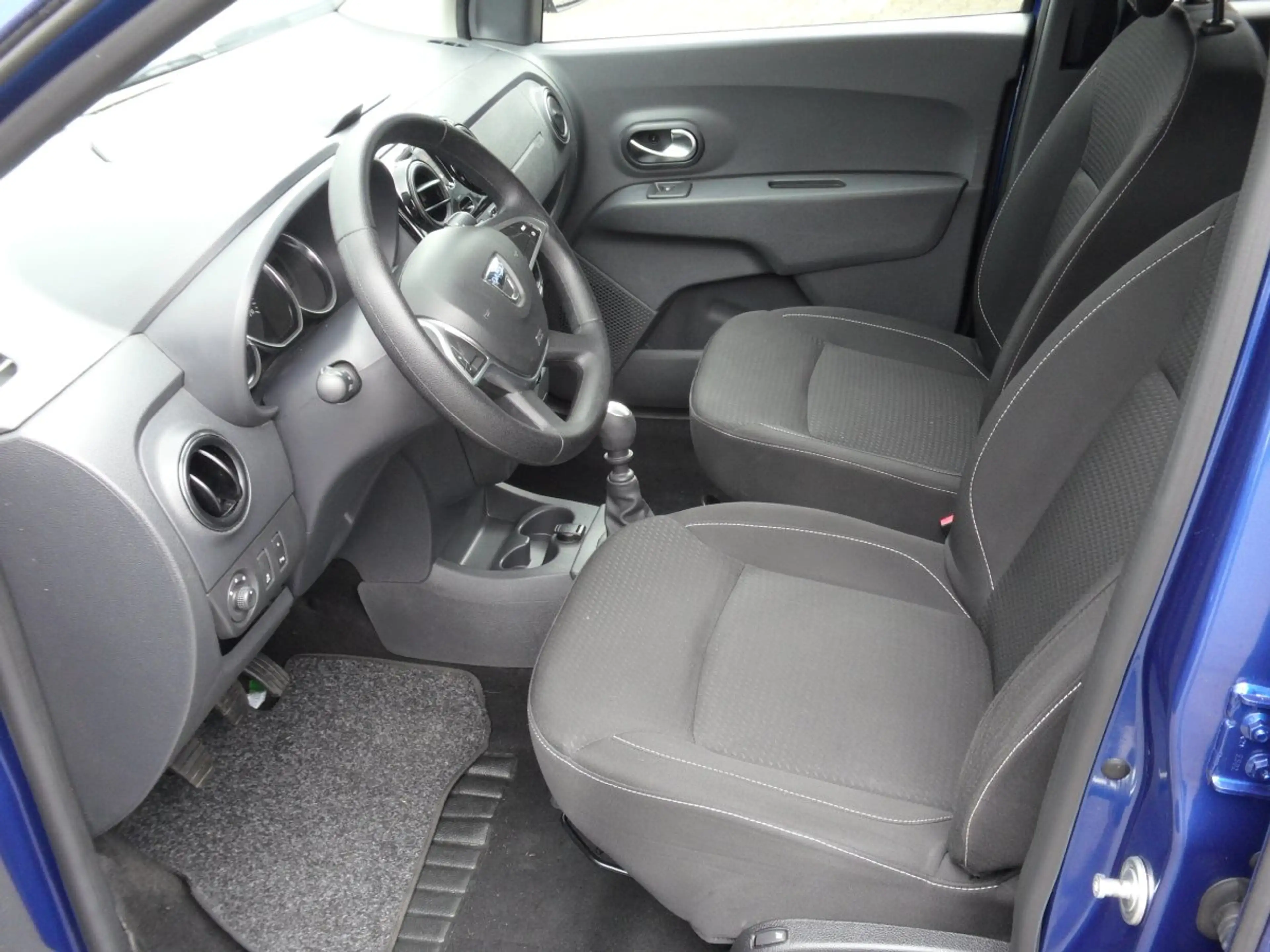 Dacia Lodgy 1.3 TCe 100 EU6d-T Comfort 7-Sitzer — photo 4