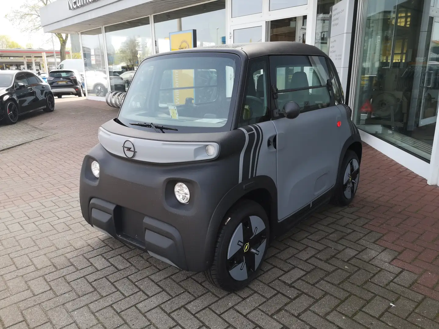 Opel Rocks-e Klub mit Akzenten in Kosmik, ConnectBox Grigio - 1