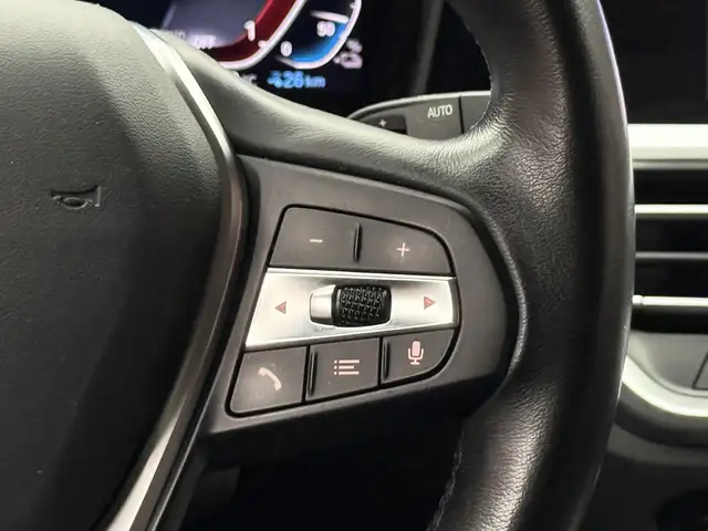 BMW 3 Series view 11