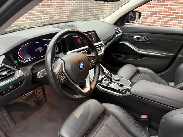 BMW 3 Series view 3